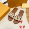 Straw Woven Beach Shoes Flat Sliders Designer Tofflor För Kvinnor Flip Flops Sandaler Lyx Slide Desinger Skor Dam Slides 2203251