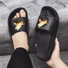 Lyxvarumärke av högsta kvalitet Sandaler Sandaler Designer Slipare Skor G Grid Pattern Avatar Beach Sandal Slipper Men Light Flip Flops Sneakers Storlek 39-46