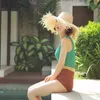 新しい手作りの女性わら太陽の帽子大きい幅の丸い銀魂高品質の天然のラフィアパナマビーチストローサンキャップのための休日のための帽子G220301