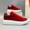 Sapatos esportivos de veludo de fundo largo largo e invasores lançados no outono e inverno podem adicionar uma sensação de luxo esportivo ao Dayt Mkjl054988