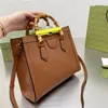 Bambu Totes av högsta kvalitet 2022 Luxurys designers väskor 27 cm stor axel handväska shopping messenger kvinnor avslappnad tote mode handväskor svart crossbody clutch