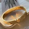 Titanium Steel Bangle Women Love Designer Bracelets Silver Gold Color Bangles V Letter Narrow Charm Bracelet Fashion Jewelry Lady Party Gifts High Quality