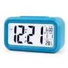 Plastique Muet Réveil LCD Horloge Intelligente Température Mignon Photosensible Chevet Numérique Réveil Snooze Veilleuse Calendrier sxaug06