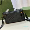 Diseñador Bolso de cuero acolchado blanco Estuche cosmético Bolso de lujo para mujer Bolso de cuero suave con accesorios retro dorados bolsos negros