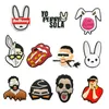 20pcs/set bad bunnyシリーズクロックチャーム2dソフトPVC詰まり靴パーツチャームチャームアクセサリーポピュラージブシューズバックル装飾