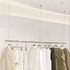 Schaufensterregal für Bekleidungsgeschäfte, kommerzielle Möbel, Hochzeitskleid, seitlich hängender Wandaufhänger, hängender silberner Edelstahl