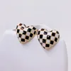 Étalon des boucles d'oreilles de design de coeur romantique noir et blanc simple élégant oreille pour femmes charme accessoires de luxe exquis Giftstud dale22