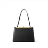 Bolsa de clipe minoritcil designer extremamente simples clasp feminino bolsas de couro feminino lança de bolsa de ombro de embarque 220617