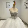 Abiti da ballo principessa Abiti da sposa Abiti da sposa Scollo a barchetta Senza spalline Applicazioni di perline con diamanti Paillettes Lunghezza al pavimento Strascico Taglie forti Abito da sposa Realizzato su misura