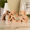 Objets Décoratifs Figurines Bois ECO Chien Femmes Homme Sculpture Sculptée Poncé À La Main En Bois Crafs Maison Bureau Décorations Cadeaux Pour Fille Garçon Chi