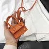 Venta directa de fábrica Ins Network Red Show Super Mini bolso Cruz de un solo hombro que lleva embragues de noche de diseñador decorativos portátiles