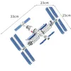 Toptan 876pcs Fikirler Uluslararası Uzay İstasyonu Yapı Taşları Kit Tuğlalar Klasik Film Model Çocuk Oyuncaklar Erkek Oyuncak Çocuk Hediyesi