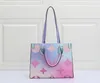 Senaste stilar Onthego Tote Bag Designers Handväska Glamour Gradient Färg Pu Leather Higt Quality Spring In the City Rainbow Rendering