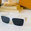 Top Designer Sunglasses 2399 Luxury Style Rectangular Black Frame Hollow Logo Design Temples Prom Bar Party Party Mens Womens Glasses