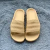 2022 Новое высшее качество Slipper Summer Fashion Carbon Black Desert Sand Aluminum Magic Lime Flat Slide Men Women Beach Sandals