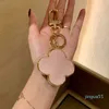 مصمم مفاتيح مفاتيح من أربع أوراق محظوظات Clover Car Bear Rings Accessories Fashion Pu Leather Keychain Buckle للرجال