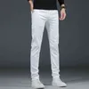 2024 Mens Korean Autumn and Winter Black White Jeans Teenagers Personlighet Fashion Elastic Slim Fit Small Foot Straight Tube