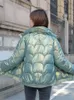 Глянцевая хлопковое пальто Женщины короткие стендные воротнички тепловая одежда 2022 Зимняя новая мода Бесплатная мыть повседневные куртки Feminina L220730