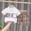 Baby Boys Girls Designer kläder outfit passar barn sommar bomull 1 2 3 4 5 år barn pojkar kläder set lapel toppar t-shirt shorts