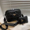 Handtaschen neue breiter Riemen Messenger Sling One-Shoulder-Freizeitrucksack Flip-Textur rhombisches Gitter Damentasche Geldbörse