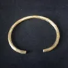 Bangle Handgjorda smidda hamrade antika mässingsarmband för män handled kvinnor hand hantverk smycken unisex gåva av pojke flickor loversbanglebanglebang