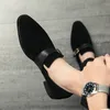 Мокасины Мужская обувь из искусственной замши сплошного цвета Повседневная мода с острым носком Повседневная уличная классическая пряжка Удобная обувь в горошек на плоской подошве DH936