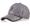 高品質の野球帽の男性秋の冬のファッションキャップ防水布の帽子厚い温かいイヤマフ3色