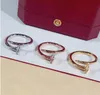 2022 Pierścień miłosnych Pierścień męskie Klasyczne luksusowe projektant biżuterii Kobiety Tytanium Steel Stal Złota Srebrna Róża