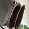 2022 Quality Pochette Handbag Messenger Bag präglade bokstäver crossbody väskor äkta läder flätade handtag sidor totalt klassisk satchel 03