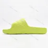 adilette 22 deslizadores Zapatillas Diapositivas sandalias de diseño para mujer para hombre para Black Grey Desert Sand Magic Lime zapatos de lujo pantoufle chanclas plataforma Scuffs sandales