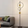 Lampy podłogowe Lampa prosta nowoczesna sofa nordycka obok kreatywnej sypialni Ins Wind LED Bedside 2022 Circle Dekoracyjne dół klapsy