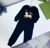 Designer Kinderkleding Sets Baby Boy Hoodie Tweedelig pak Herfst Girl Suits Child Sweatshirt Sweatpants Maat 100-160 Autumn Classic Letter Top