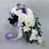 Fiori nuziali Bouquet da sposa Rosa di seta Mano che tiene Decorazione floreale Rifornimento del partito di festa Bouquet di rose europee a cascataMatrimonio