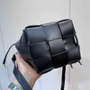 Omuz çantaları omuz çantası yeni kova çantaları çanta çantaları kadın tasarımcı-handbags moda dokuma torbası deri tasarımcı çanta çapraz sepet cüzdanları 0507