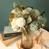 Dekorative Blumen Kränze 1Bouquet Künstliche Seide Rose Blume Brautjungfer Zweig Weiß Lila Pompon Eukalyptusblatt Hochzeitszimmer DIY Dez