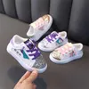 2022 Modedesigner Kinder Baby Sneakers Unisex Sommer Funkelnde Sneakers Star Boy Girl Schnürung Atmungsaktive Applikationen Gummisohle Kinder Flash Schuhe Größen 21-30