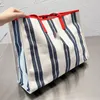 Fashion Stripe Designer Shopping Bag Totes Grande Capacité Couples Toile Sacs à bandoulière simple Pratique de haute qualité Womens Coin Purse Sac à main