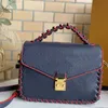 En Kaliteli Pochette Çanta Messenger Çanta Kabartmalı Mektup Crossbody Çanta Hakiki Deri Örgülü Kolu Taraflar Kılıf Klasik Satchel Metiler