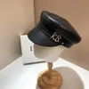 ベレー帽Black Women's Hat Winter Military Leather Navy Rhinestone Casuare InternetErtent Celebrity Beret Tide Sailor Hat.Berets