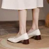 Kleidschuhe Britischer Stil Square Toe Pumps für Frauen Frühling 2022 Slips auf dicken High Heels Frau Einfarbig Arbeitsdame 220416