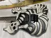 Guitarra elétrica do Skull Shavel Double Edition com acessórios pretos com acessórios pretos