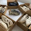 2023 Sandaler Slides Tofflor sandaler Sneakers Skor Graffiti Bone White Resin Desert Sand Gummi Sommar Designer Strandmode Tr