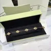 مصمم الأزياء الفاخر Clover Sweet Charm For Girls Women Brand Gold Bracelet Bracelet Party Jewelry