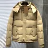 Design Winter Herren Daunenjacke in Schwarz und Beige, langer Parka im britischen Stil, verdickt, warm, kurz, mit Kapuze, Business-Freizeitmäntel, Design mit Taschenknopf