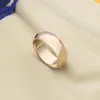 Luxury Smycken Band Ringar Titan Stål Män Kvinnor Designer Ring Guld Silver Rosegold Aldrig blekna Inte Allergic Love Gift 6-10