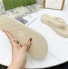 2023 Top Designer Women V-shaped Flip Flops slippers Sandal Fashion Rubber Platform beach Sandals Ladies cool Striped slides shoe other places size 35-42