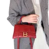 Damen-Luxus-Designer neue Sommerhandtasche rote Sanduhr-Krokodil-Muster personalisierte Sperre Hand Messenger Halbmond