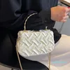 Вечерние сумки 2023 Плетение маленькой сумки с металлической портативной цепью женская дизайнерская дизайнерская сумочка для плеча Messenger Кошелек 97
