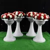 Couronnes de fleurs décoratives, accessoires de mariage, colonnes romaines en or blanc, centres de table de boules de fleurs artificielles, Pots de plomb de route, fête, événement Sta