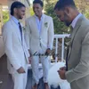 Smoking da sposa beige 2022 Abiti estivi da spiaggia da uomo in lino Abbigliamento da sposo Boho Party Abiti formali da bestman Blazer Holiday Engagement